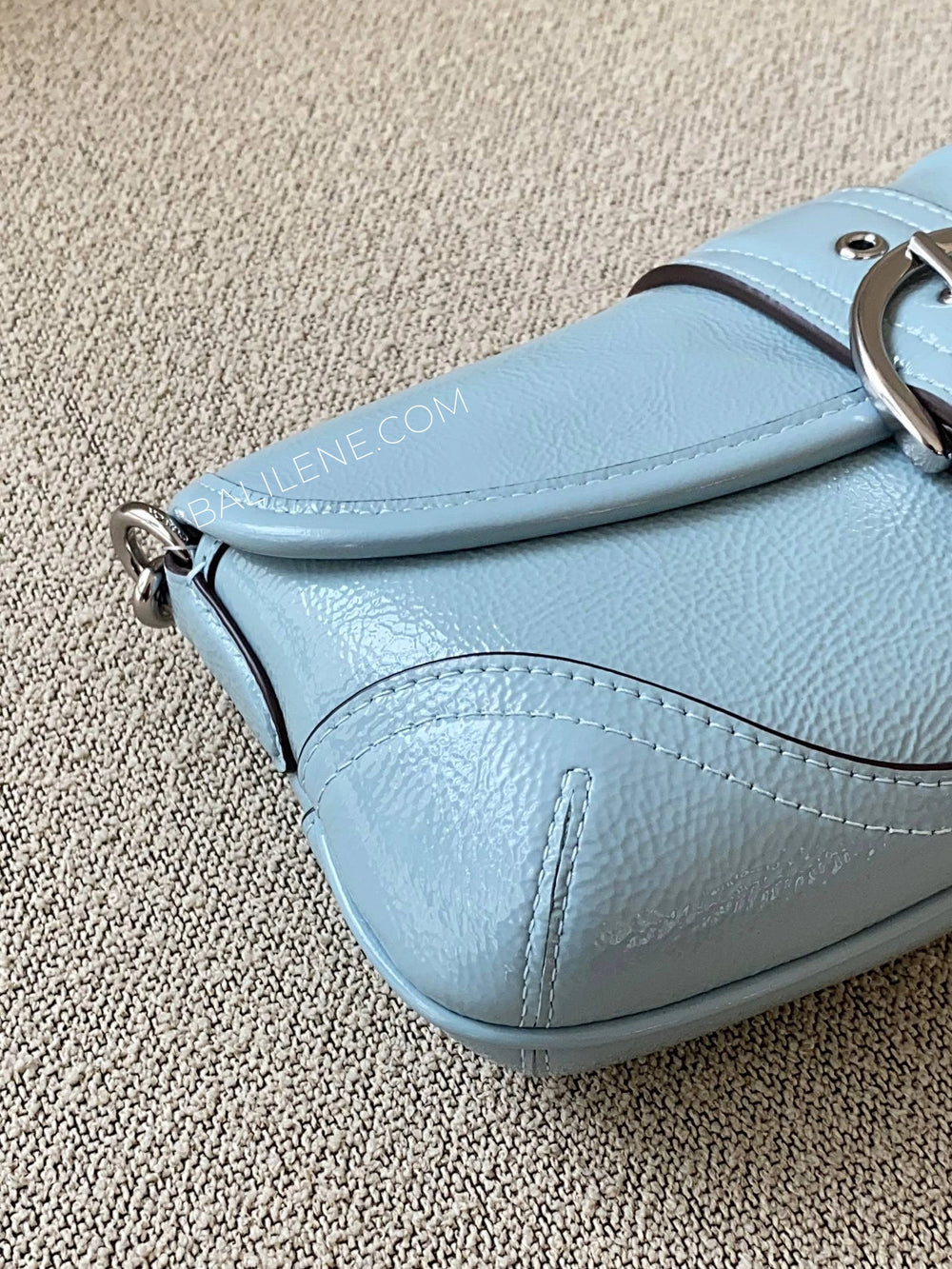 detail-samping-Coach-Soho-25-Crinkle-Leather-Shoulder-Bag-Light-Blue-balilene