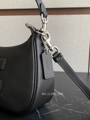 detail-samping-Coach-TerI-Shoulder-Bag-Black-balilene