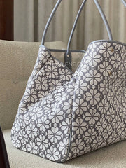 detail-samping-Kate-Spade-Flower-Jacquard-Large-Everything-Tote-Bag-Grey-Multi-balilene