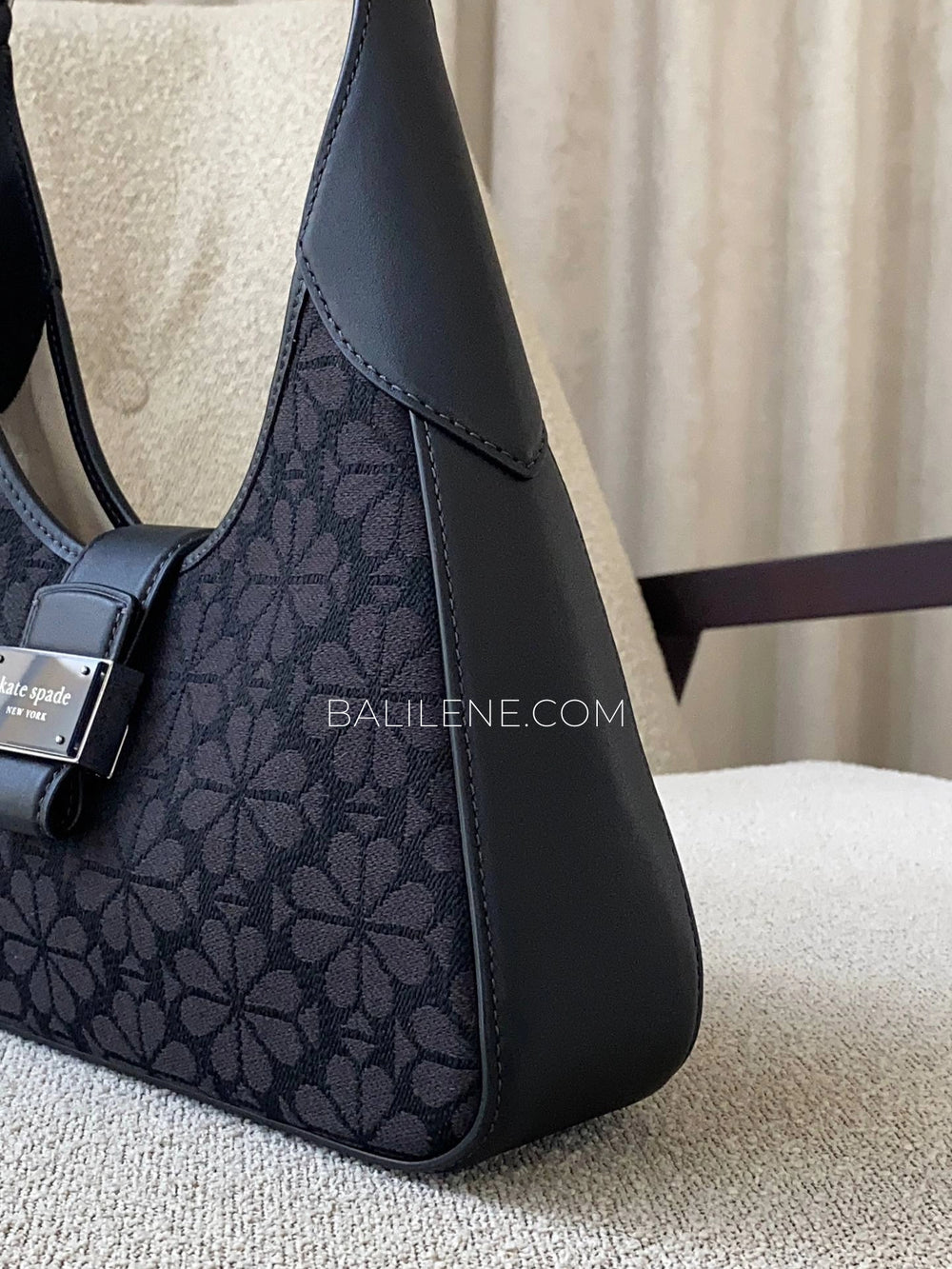 detail-samping-Kate-Spade-Flower-Jacquard-Nouveau-Small-Shoulder-Bag-Black-Multi-balilene