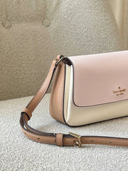 detail-samping-Kate-Spade-Sutton-Mini-Flap-Crossbody-Bag-Powdered-Sugar-Multi-balilene