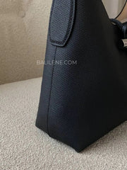 detail-samping-Longchamp-Le-Roseau-M-Hobo-Bag-Leather-Black-balilene