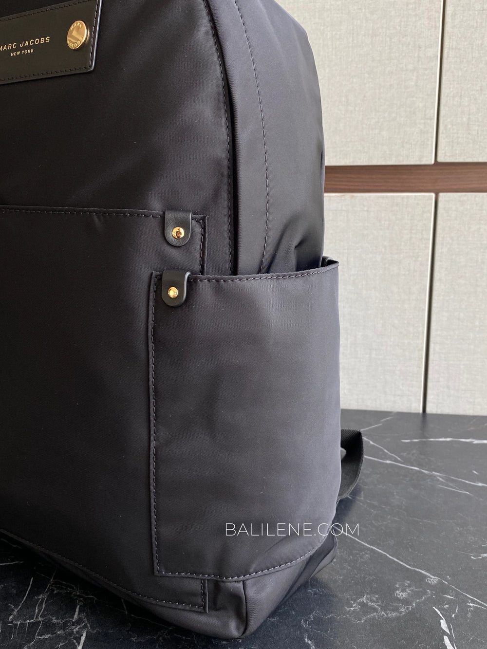 detail-samping-Marc-Jacobs-Preppy-Nylon-Backpack-Black-balilene