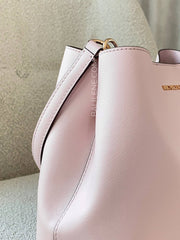 detail-samping-Michael-Kors-Pratt-Medium-Bucket-Shoulder-Bag-Powder-Blush-balilene
