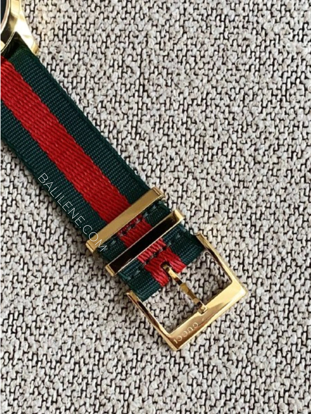 detail-strap-Gucci-G-Timeless-Bee-Red-Green-Dial-Two-Tone-Nylon-Strap-Watch-balilene