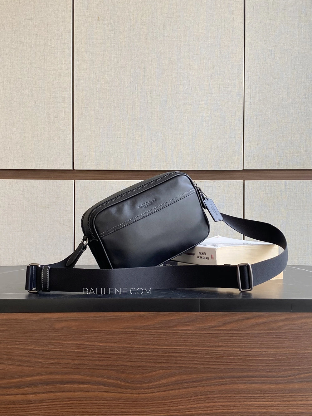 gambar-Coach-Graham-Crossbody-Bag-Black-balilene