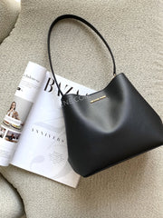 gambar-Michael-Kors-Pratt-Medium-Shoulder-Bag-Black-balilene