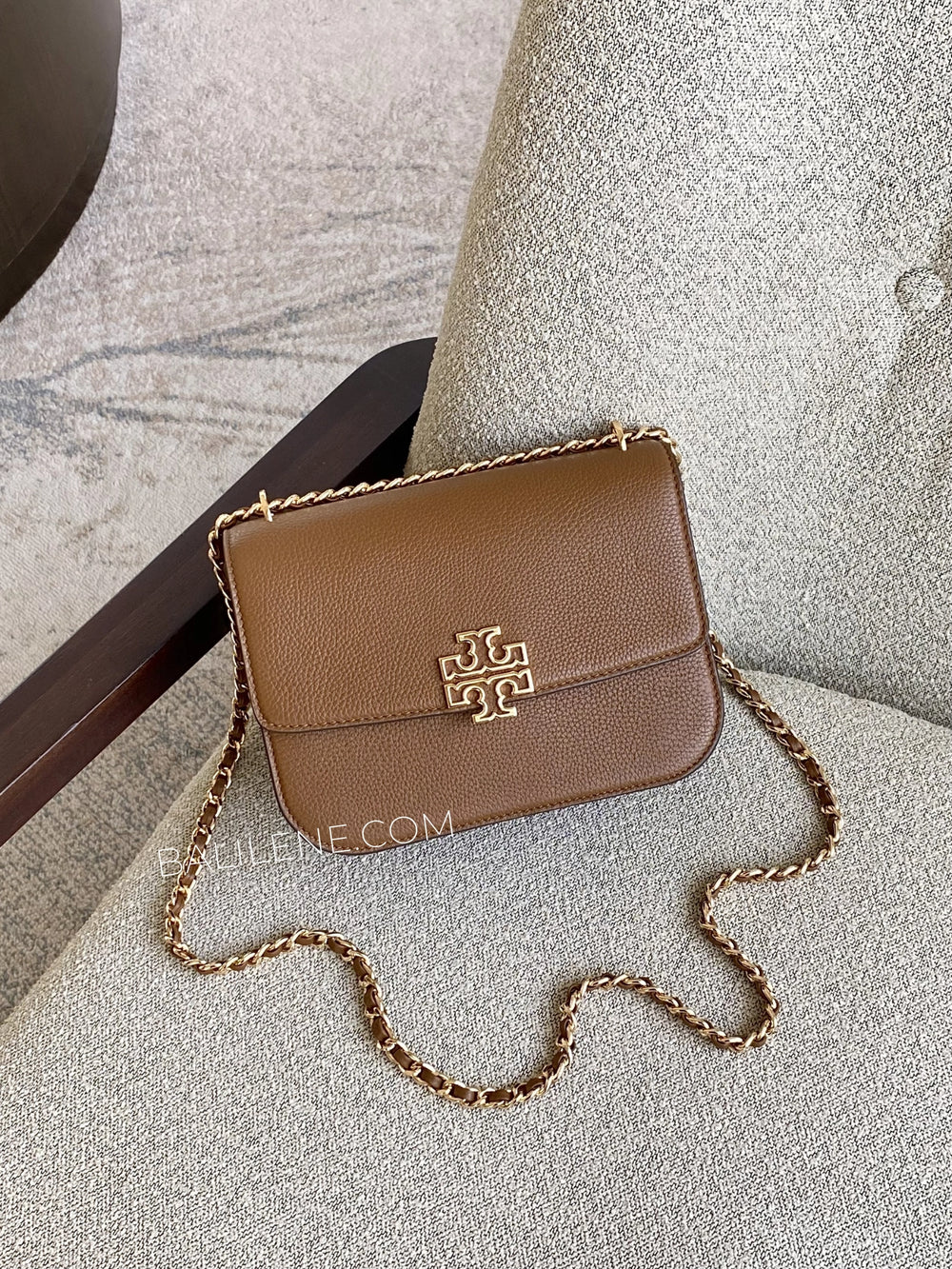 gambar-Tory-Burch-Britten-Small-Adjustable-Shoulder-Bag-Moose-balilene