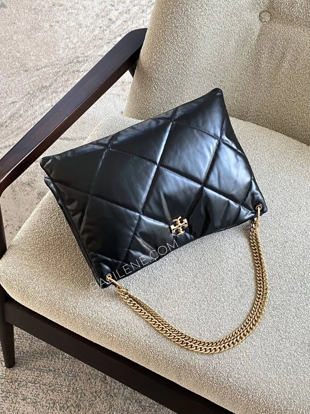 gambar-Tory-Burch-Kira-Diamond-Quilt-Hobo-Bag-Black-balilene