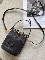 gambar-Tory-Burch-Mini-T-Monogram-Bucket-Bag-Black-balilene