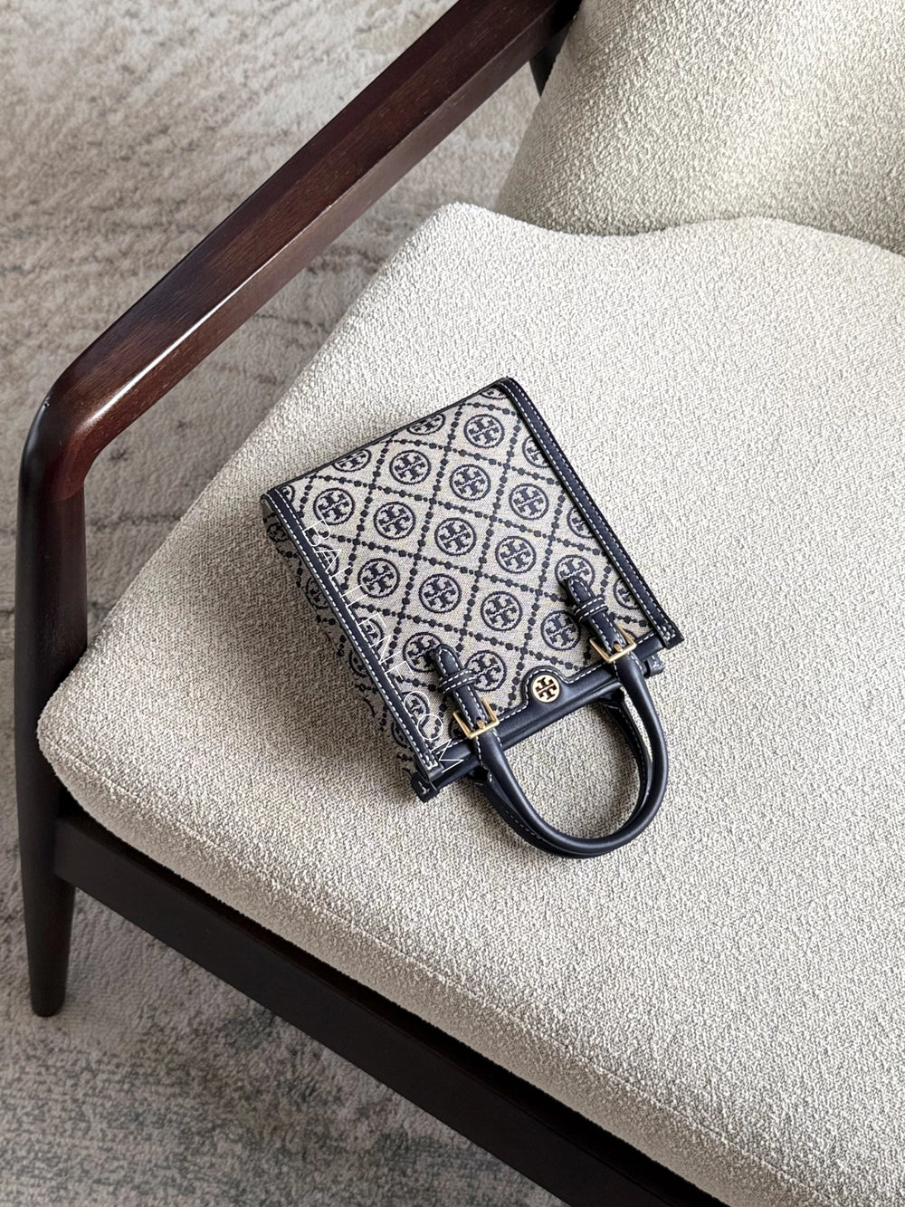 gambar-Tory-Burch-T-Monogram-Mini-NS-Tote-Bag-Tory-Navy-balilene