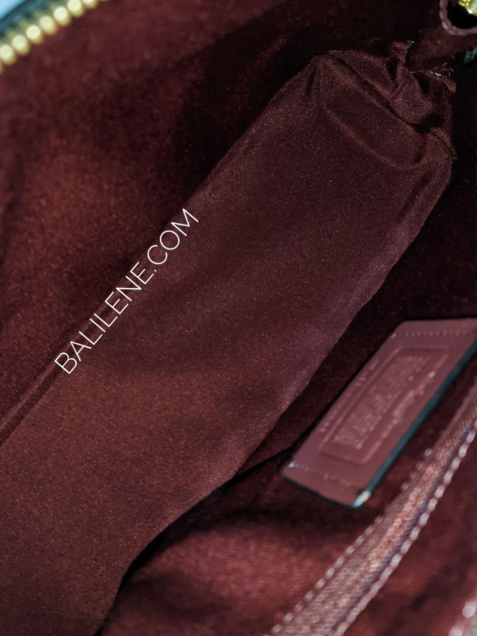 gambar-bagian-dalam-tas-Coach-Katy-Satchel-In-Signature-Canvas-With-Ski-Patches-Brown-Black-Multi