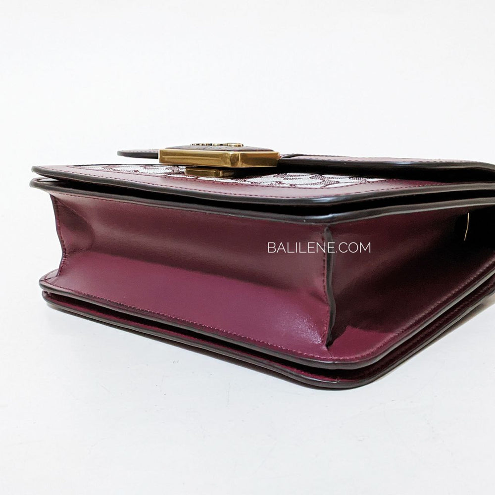 gambar-bawah-Coach-Alie- Shoulder- Bag- in-Signature-Jacquard-With- Snakeskin -Detail -Burgundy/Black/Cherry