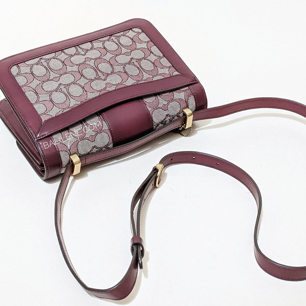 gambar-belakang-Coach-Alie- Shoulder- Bag- in-Signature-Jacquard-With- Snakeskin -Detail -Burgundy/Black/Cherry