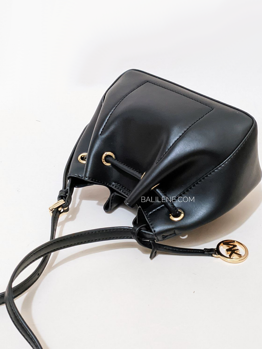 gambar-belakang-Michael-Kors-Phoebe-Small-Faux-Leather-Bucket-Bag-Black