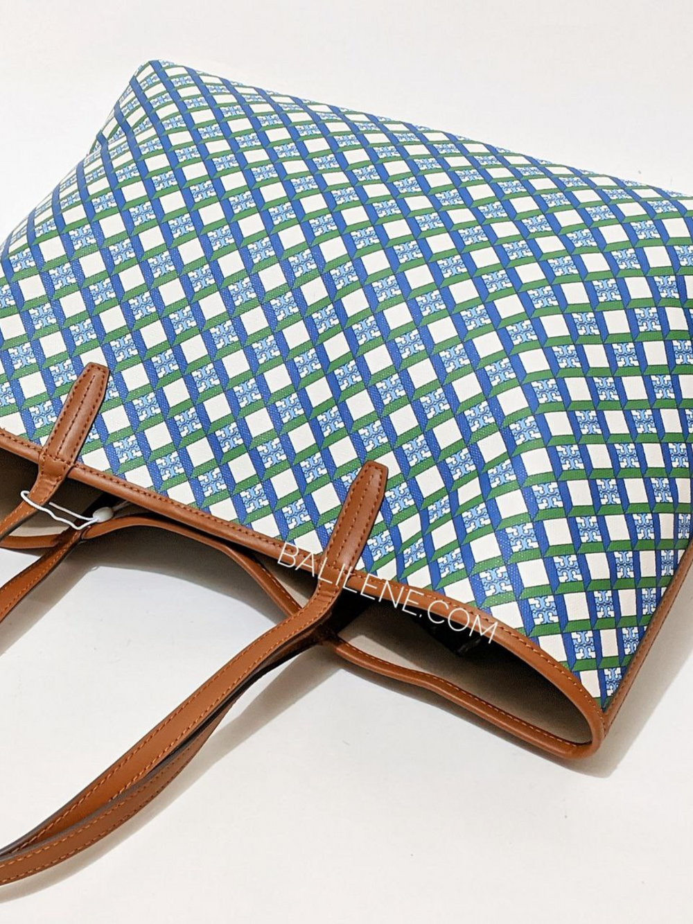 gambar-belakang-Tory-Burch-Geo-Logo-Zip-Tote-Light-Multi-Logo-Allover