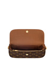 gambar-dalam-Louis-Vuitton-Wallet-on-Chain-Ivy_1