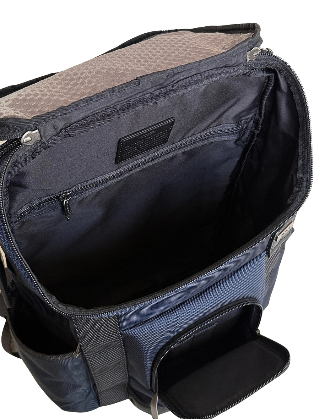 gambar-dalam-TM-Thornhill-Backpack-Navy