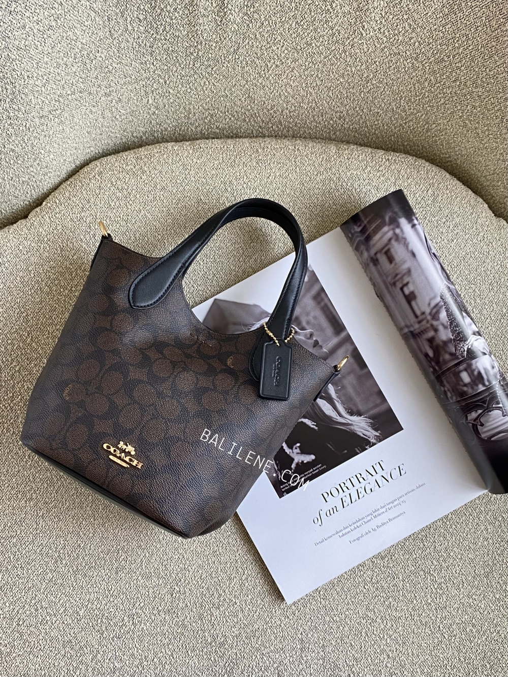 gambar-depan-Coach-Hanna-Bucket-Bag-In-Signature-Canvas-Walnut-Black-balilene