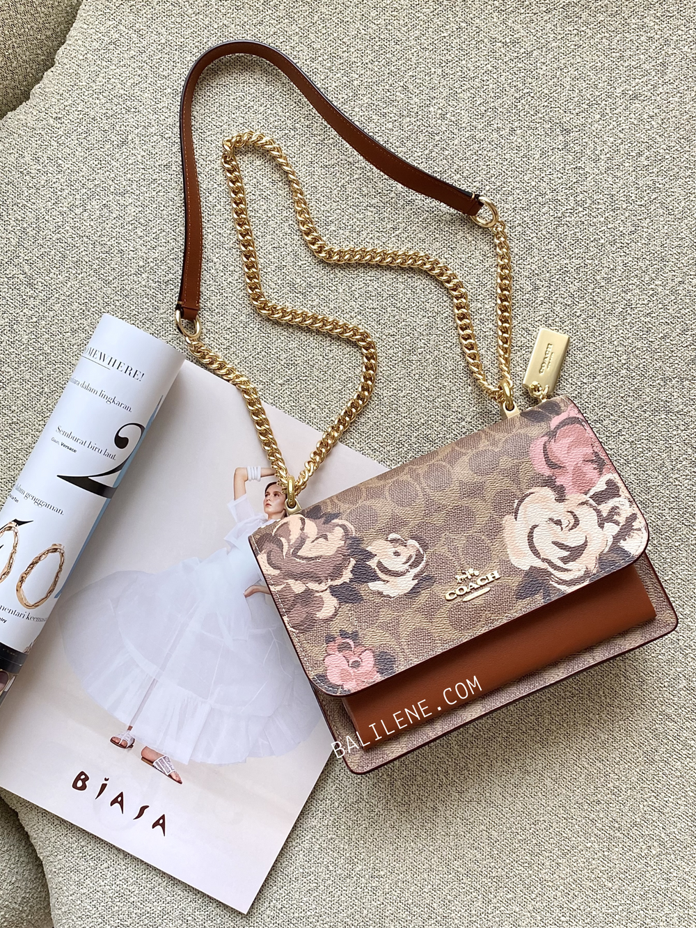 gambar-depan-Coach-Klare-Crossbody-Bag-In-Signature-Canvas-With-Rose-Print-Tan-Multi-balilene