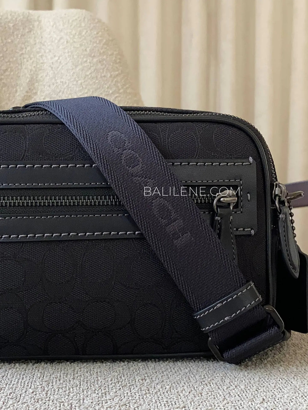 gambar-depan-Coach-Theo-Camera-Bag-In-Signature-Jacquard-Black-balilene