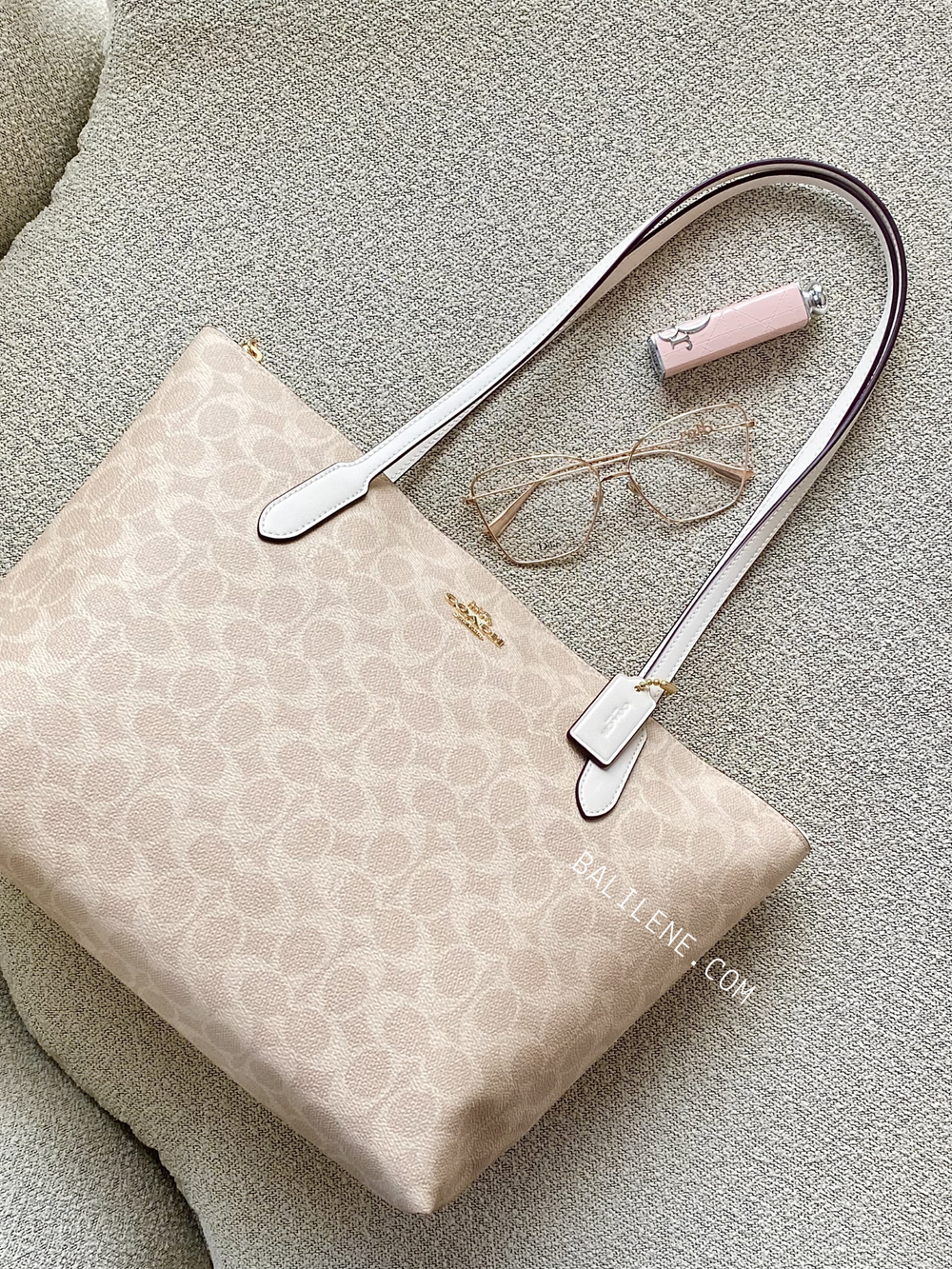 gambar-depan-Coach-Zip-Top-Tote-In-Signature-Canvas-Sand-Chalk-balilene