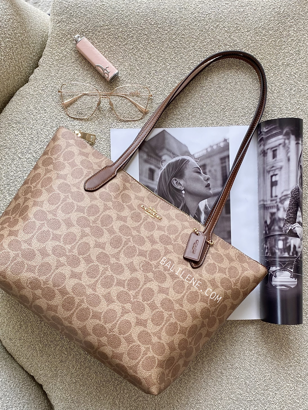 gambar-depan-Coach-Zip-Top-Tote-In-Signature-Canvas-Tan-Brown-balilene