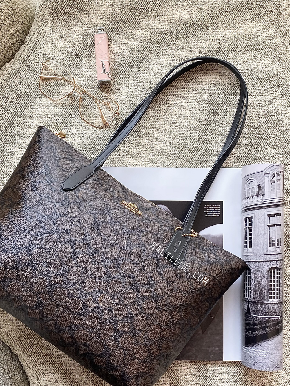 gambar-depan-Coach-Zip-Top-Tote-In-Signature-Canvas-Walnut-Black-balilene