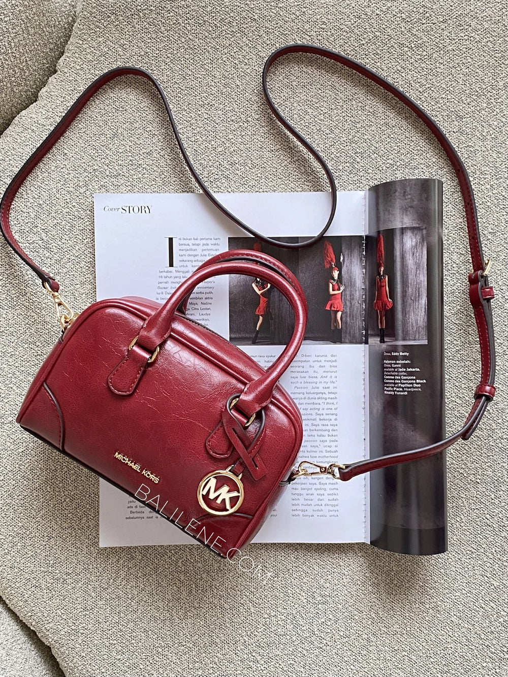 gambar-depan-Michael-Kors-Thompson-Extra-Small-Distressed-Convertible-Satchel-Cherry-balilene