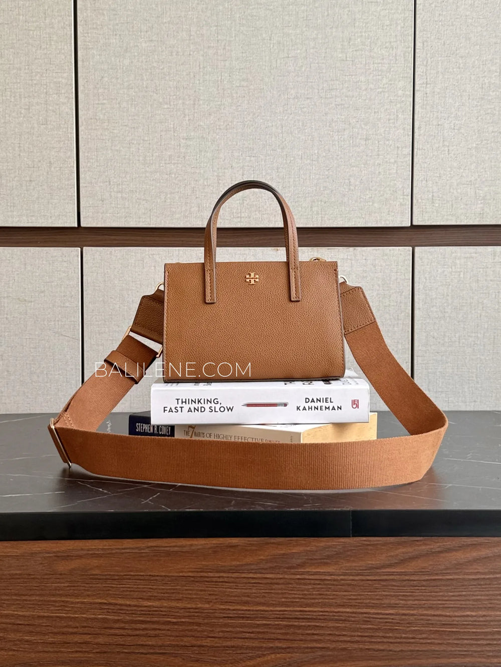 gambar-depan-Tory-Burch-Blake-Mini-Tote-Cortado-balilene