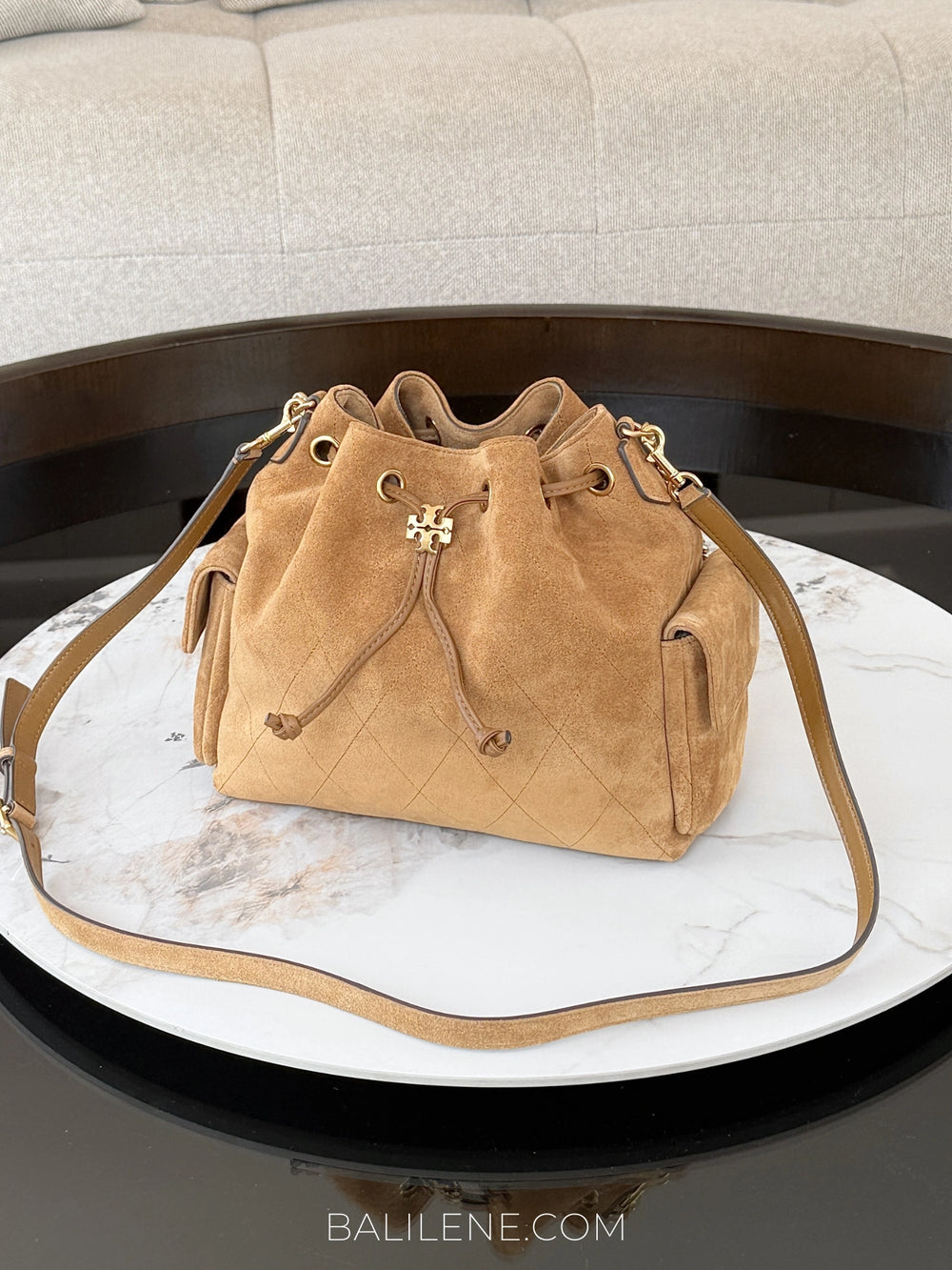 gambar-depan-Tory-Burch-Charlie-Suede-Drawstring-Shoulder-Bag-Wild-Tabacco-balilene