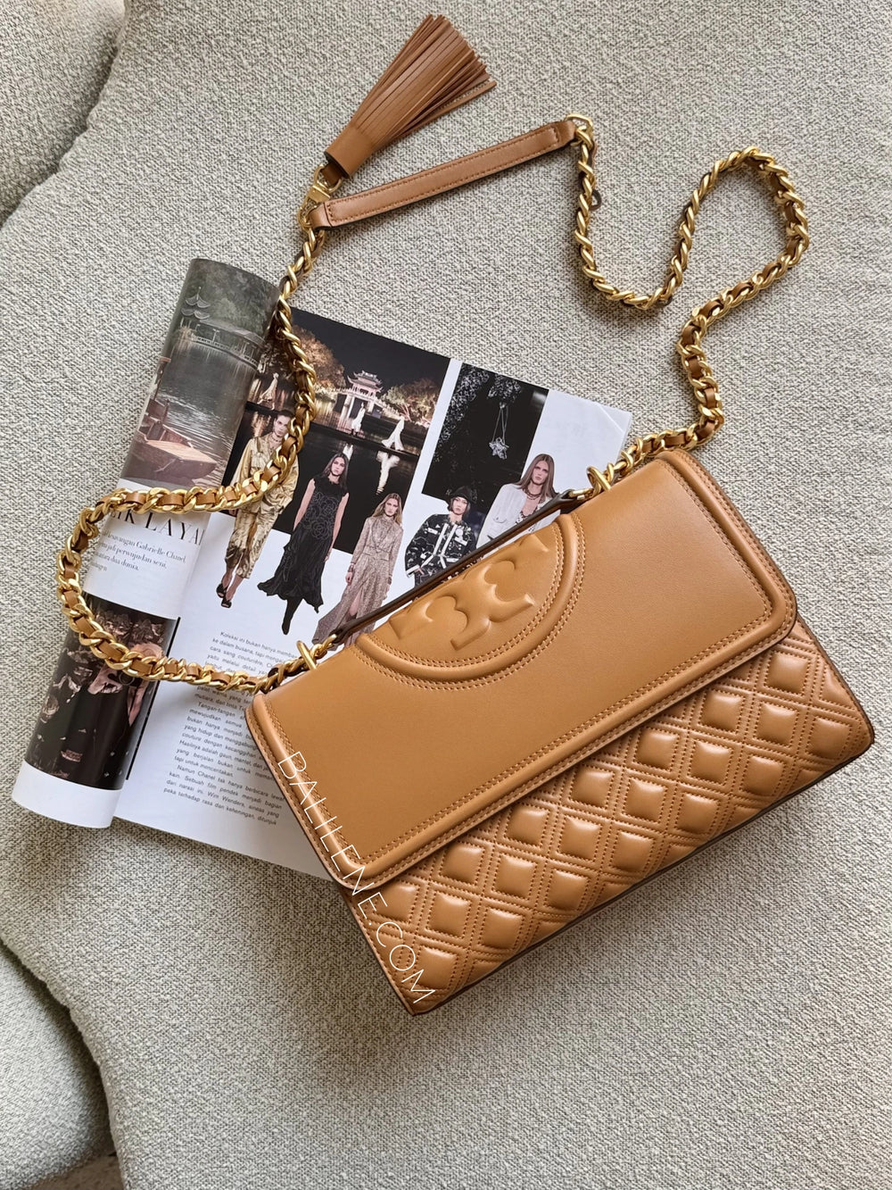 gambar-depan-Tory-Burch-Fleming-Convertible-Shoulder-Bag-Kobicha-balilene