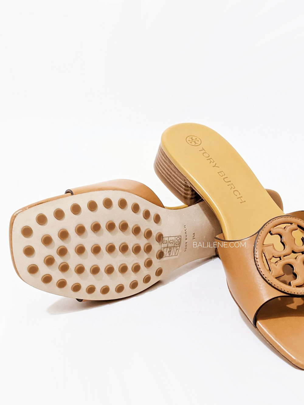 gambar-detail-outsol-Tory-Burch-Bombe-Miller-Slide-Calf-Leather-Caramel-Corn-Hornet