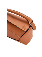 gambar-logo-Loewe-Mini-Puzzle-bag-in-classic-calfskin-TanWEBP