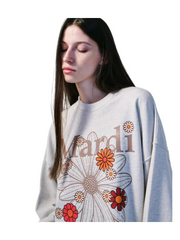 on-model-2-Mardi-Mercredi-Sweatshirt-Flowermardi-Blossom-Oatmeal-Taupe