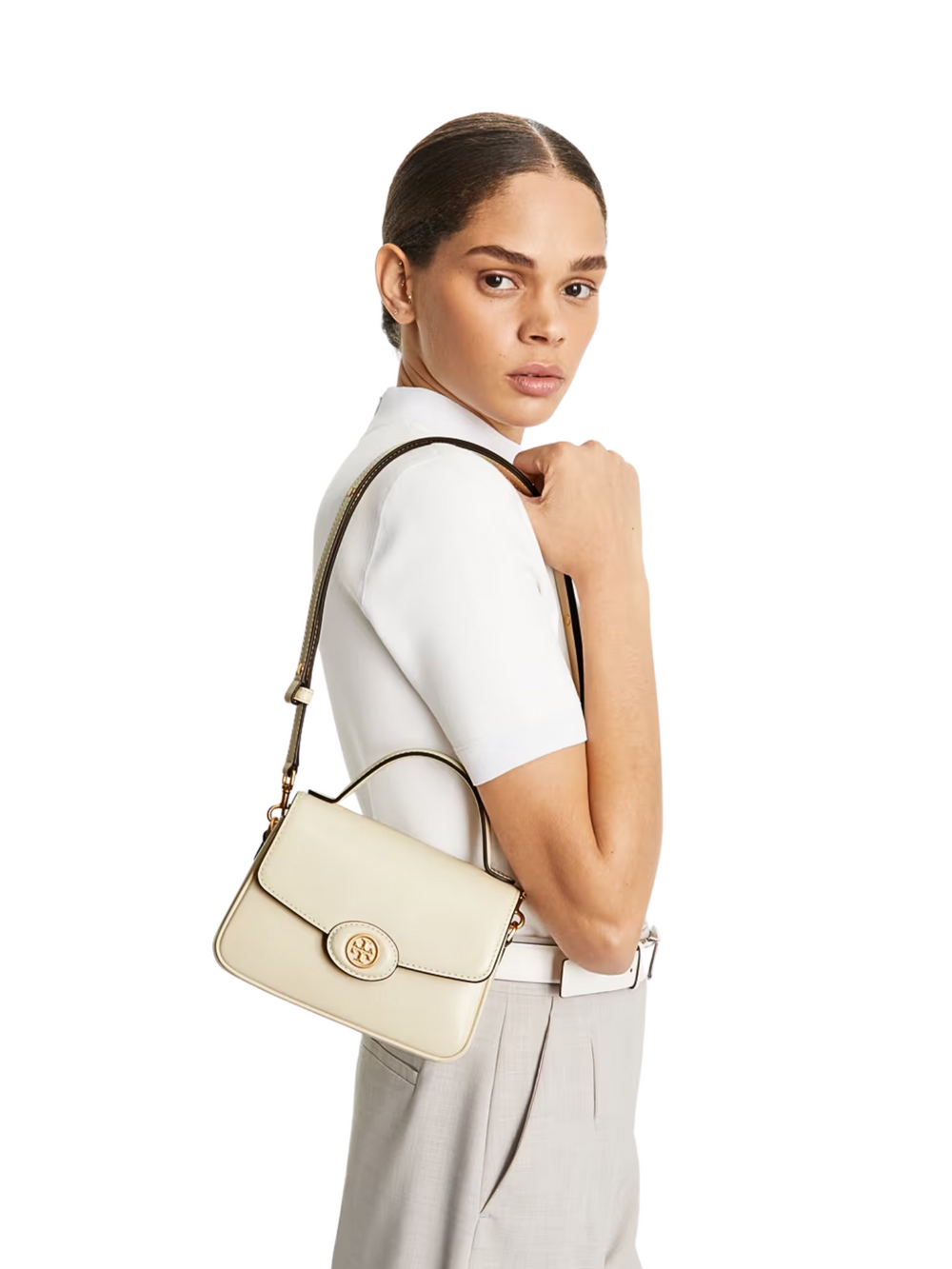 on-model-2-Tory-Burch-Robinson-Spazzolato-Small-Top-Handle-Bag-Light-Cream