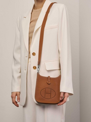 on-model-Hermes-Mini-Evelyne-Gold-Taurillon-Clemence-Phw