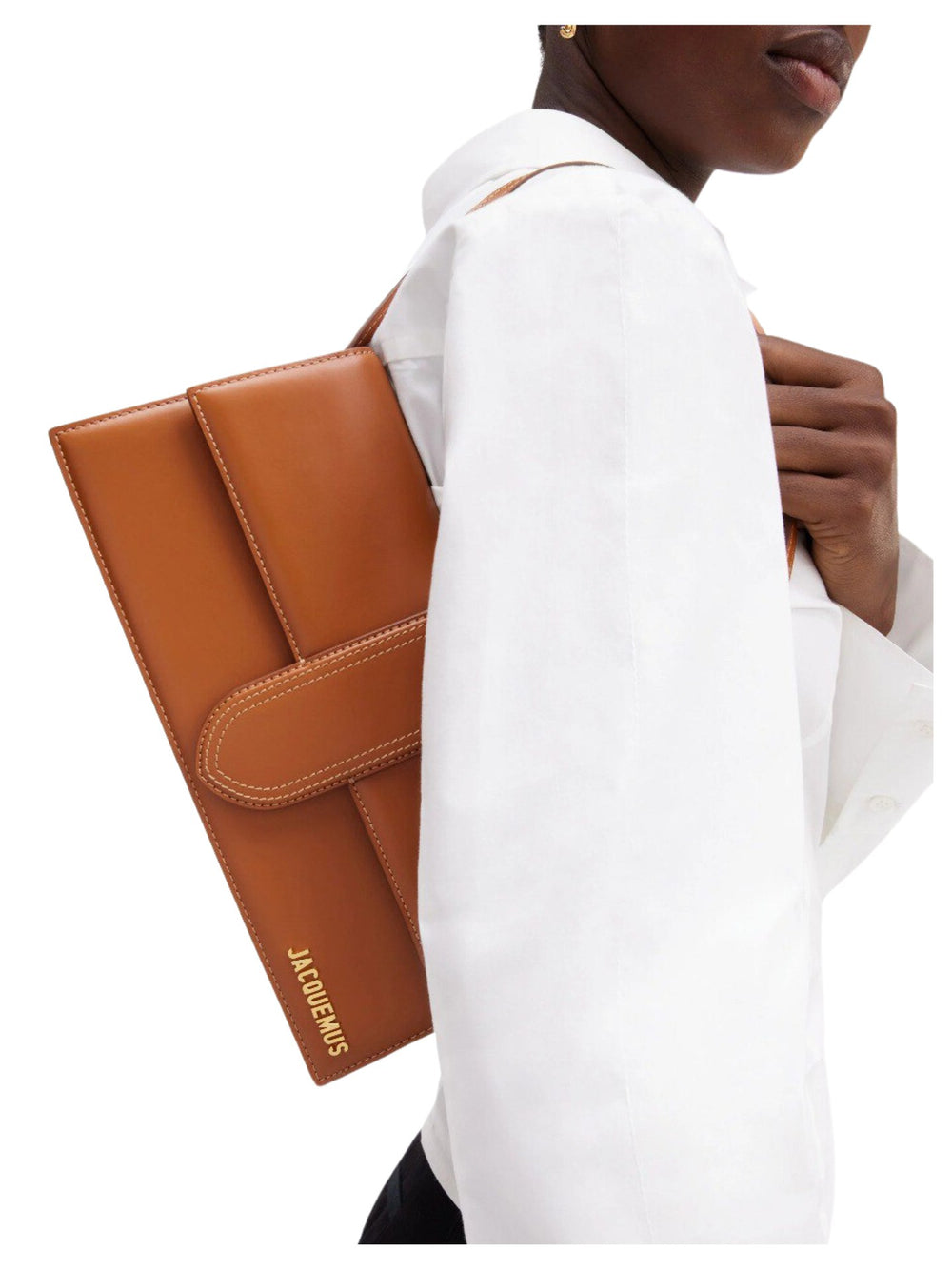 on-model-Jacquemus-Le-Bambino-Long-Shoulder-Light-Brown-Balilene