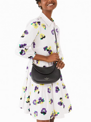 on-model-Kate-Spade-Kristi-Refined-Grain-Leather-Crossbody-Bag-Black