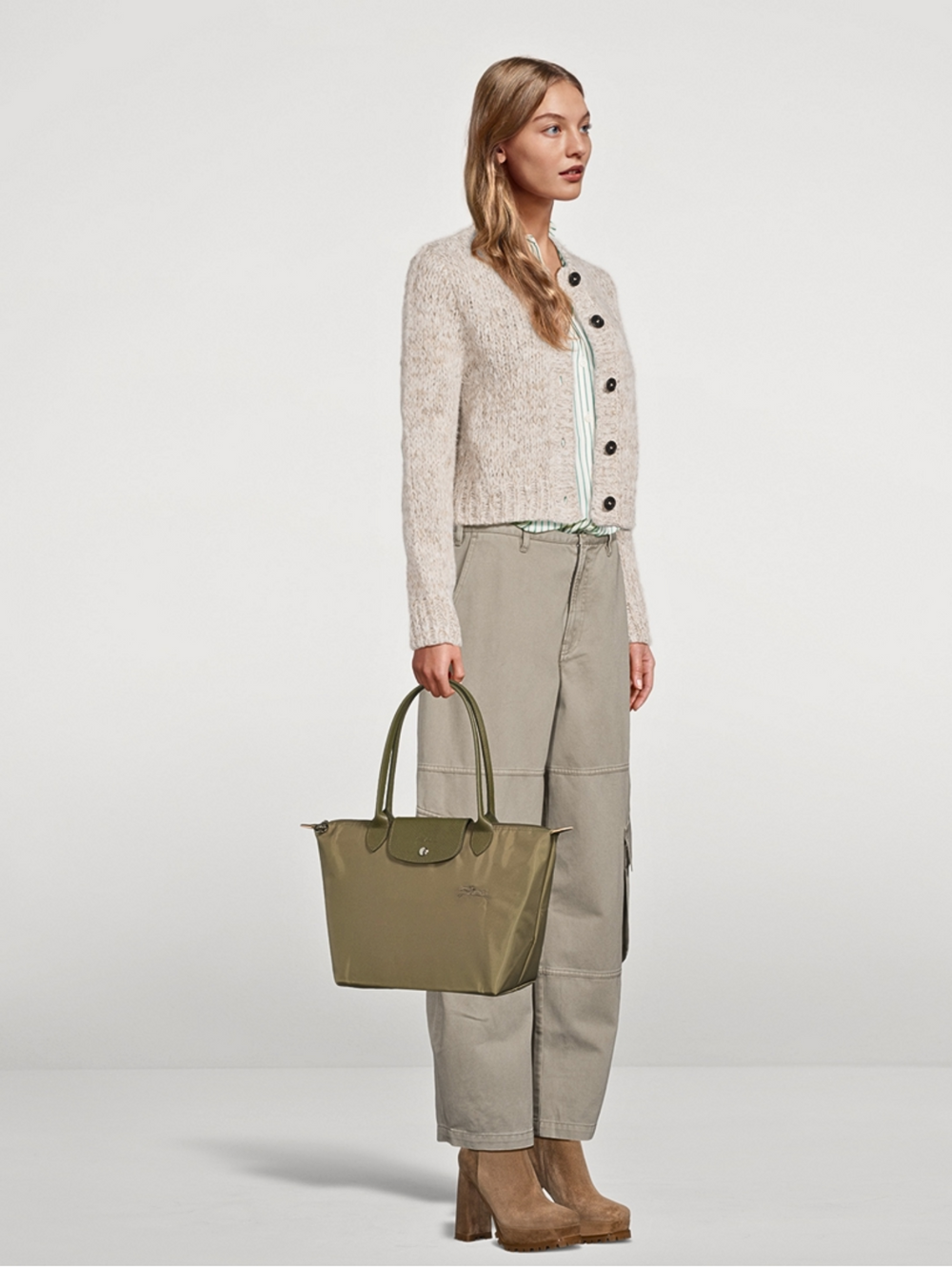 on-model-Longchamp-Le-Pliage-Green-Medium-Shoulder-Bag-Artichoke