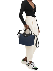 on-model-Longchamp -Le -Pliage -Medium -Energy -Top -Handle -Bag- Navy