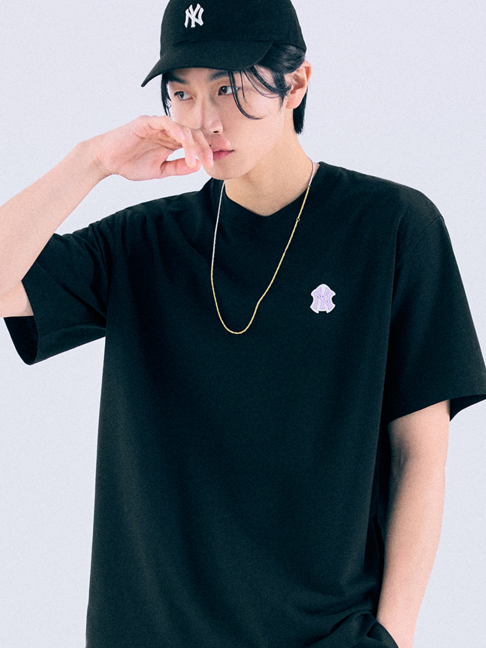 on-model-MLB-Cap-Black-And-Logo-NY-Orginal