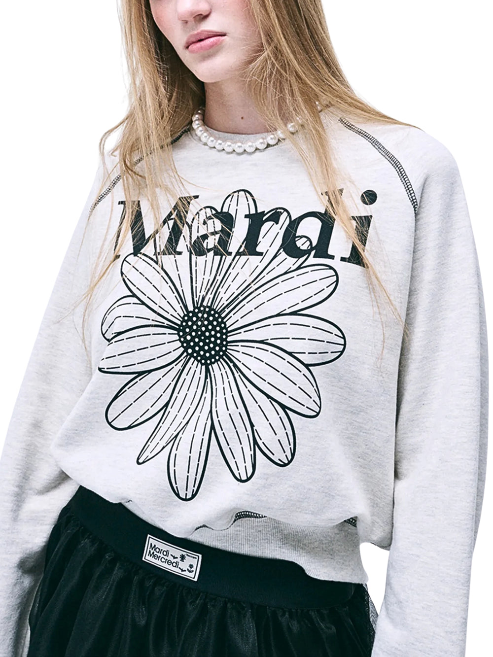 on-model-Mardi-Mercredi-Sweatshirt-Raglan-Flowermardi-Oatmeal-Black