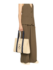 on-model-Tory-Burch-logo-print-canvas-tote-bag-naturalWEBP