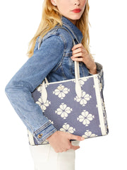 on-model-samping-Kate-Spade-Market-Tote-Spaced-Spade-Flower-Halo-White-balilene