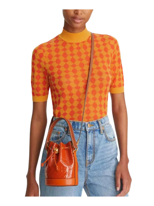 on-model1-Tory-Burch-T-Monogram-Patent-Embossed-Mini-Bucket-Bag-Spring-SpiceWEBP