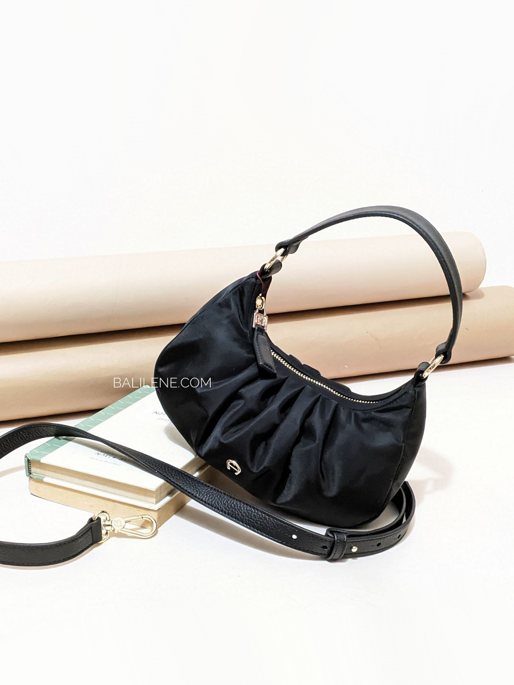 on-produk-Aigner-Filo-Extra-Small-Shoulder-Bag-Black