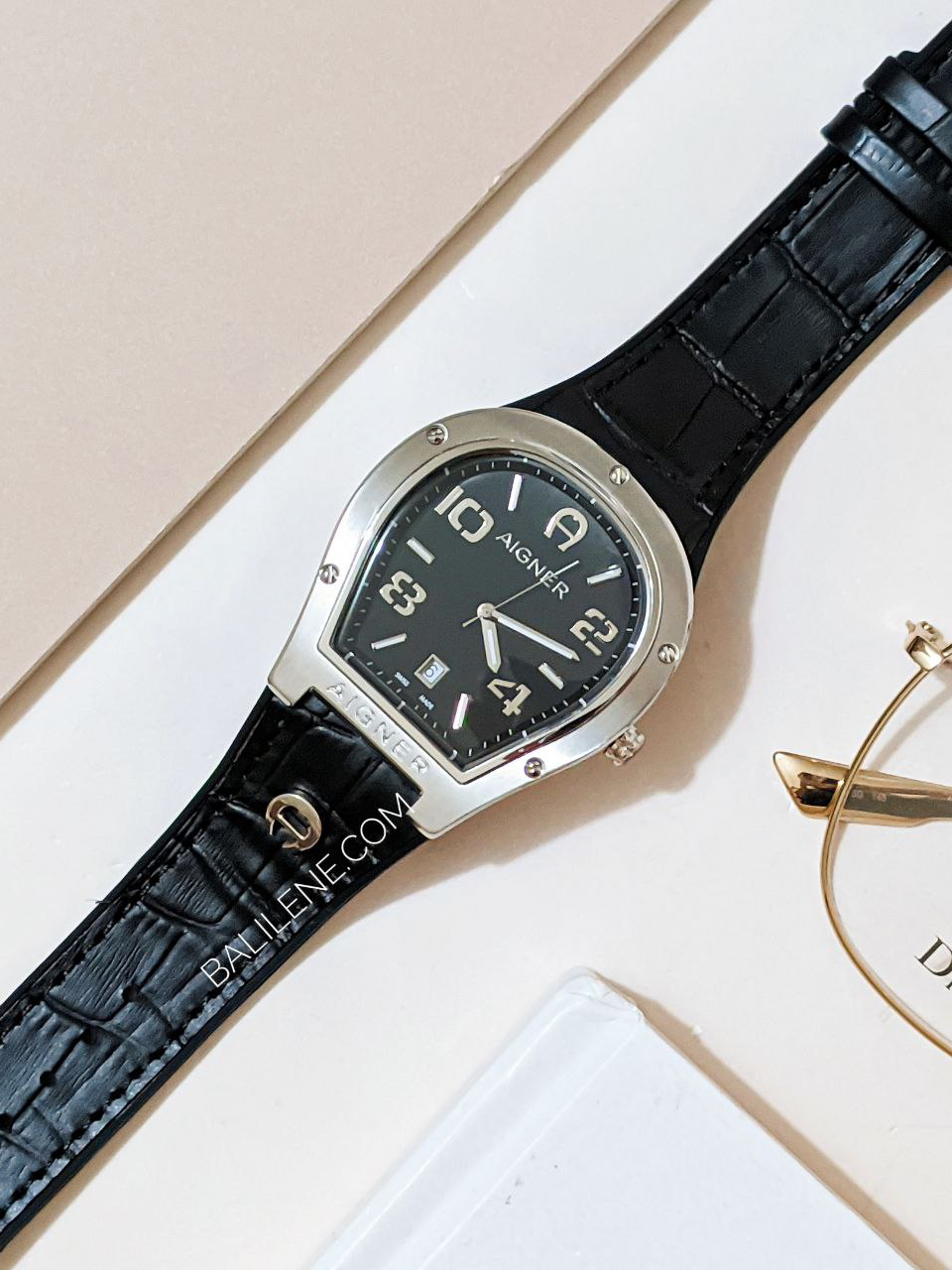 on-produk-Aigner-Roma-Black-Dial-Leather-Strap-Watch