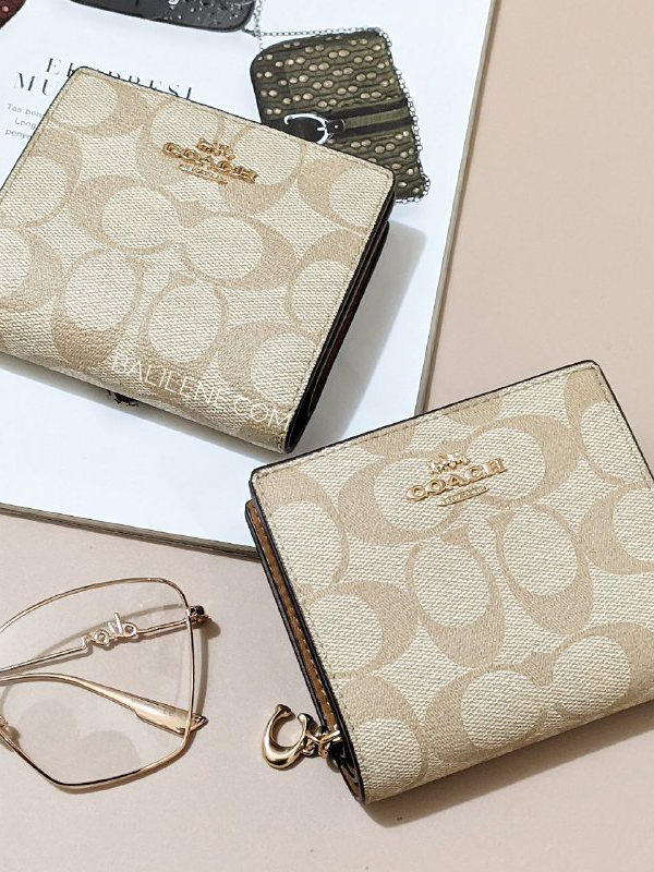 on-produk-Coach-Snap-Wallet-In-Signature-Canvas-Khaki-Saddle