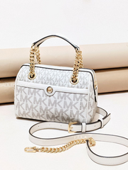 on-produk-Michael-Kors-Blaire-Extra-Small-Logo-Duffle-Crossbody-Bag-Vanilla